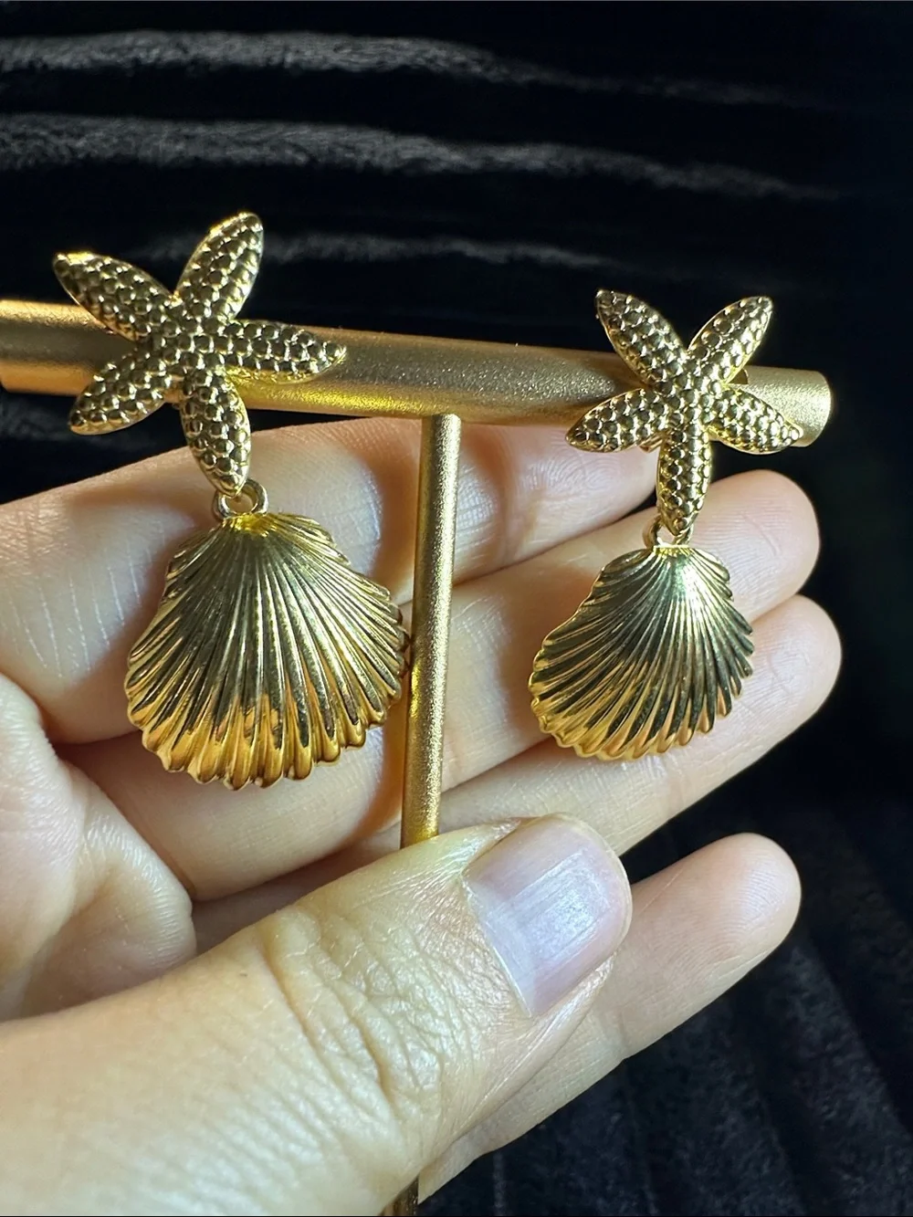 Kenneth Jay Lane Gold Starfish and Shell Drop Earrings - Picture 3 of 5
